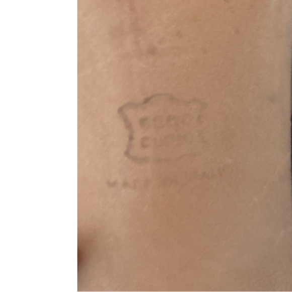 Salvatore Ferragamo Women’s Closed Toe Narrow Black Cream Tan Pumps Size 7AAAA - Picture 7 of 8